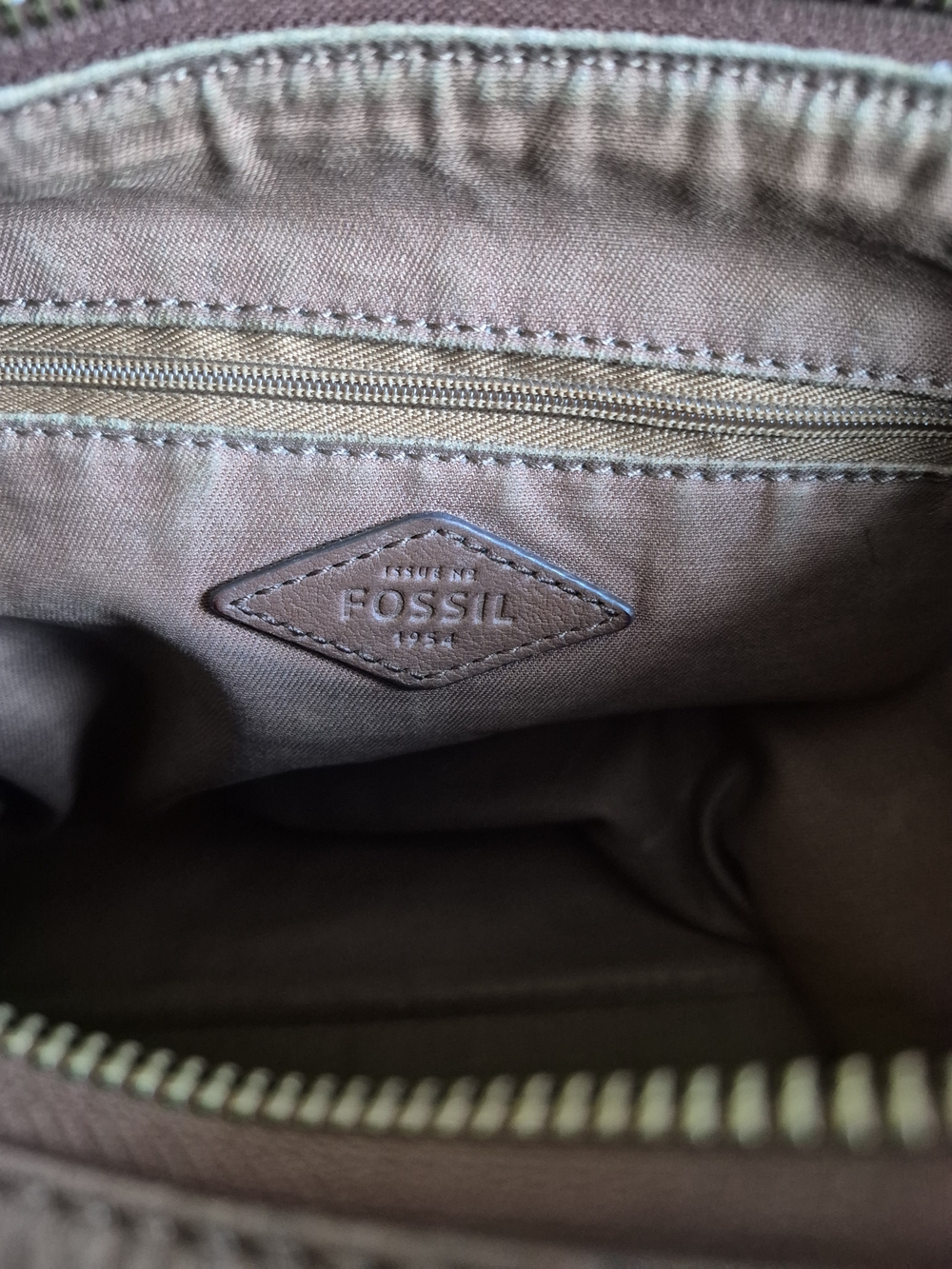 Fossil Elise Classic Pebbled Brown Leather Crossbody Purse with Key Charm - Picture 7 of 13